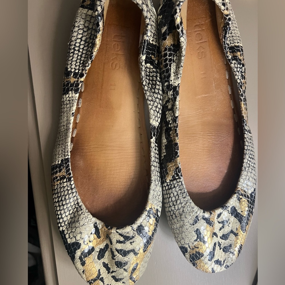 Tieks Black and Cream Flats with Rounded Toe